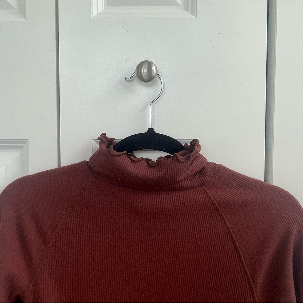 UO Lettuce Edge Ribbed Turtleneck